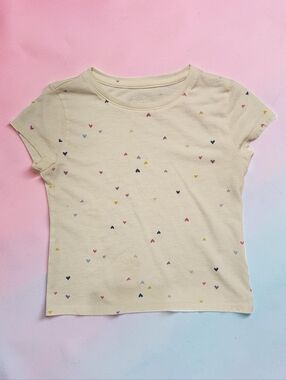 WONDER NATION Cream Tee with Multicolor Heart Print. Size XS 4/5.